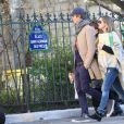 Exclusif - Eddie Redmayne et sa femme Hannah Bagshawe (enceinte) se baladent dans Saint-Germain-des-Prés à Paris le 5 avril 2016