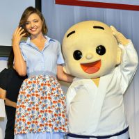 Miranda Kerr : Le top se fait un nouvel ami au Japon !