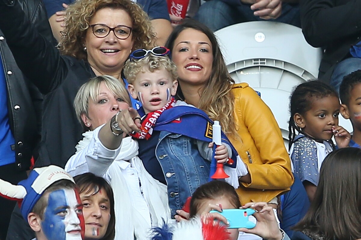 Photo : Camille Sold (la compagne de Morgan Schneiderlin) au match