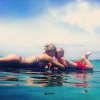 Amélie Neten et son fils Hugo en vacances au soleil. Ils sont très complices. Juin 2016.