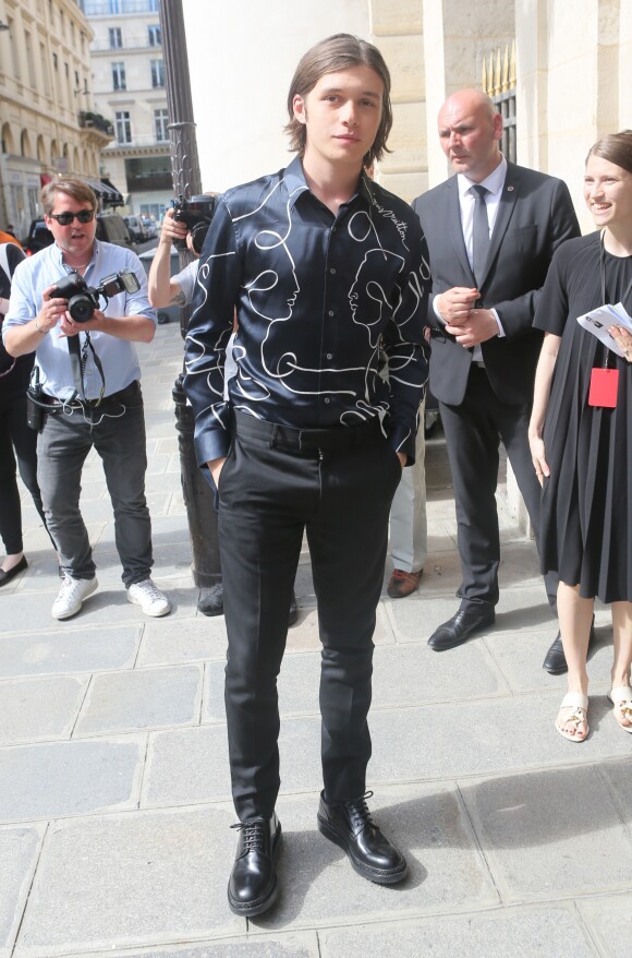 Nick Robinson arrive au Palais-Royal pour assister au défilé Louis Vuitton. Paris, le 23 juin 2017. © CVS - Veeren / Bestimage