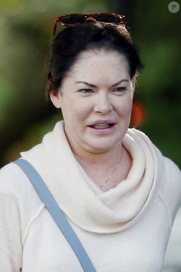 Exclusif - Lara Flynn Boyle arrive à l'hôtel Bel Air à Los Angeles le 8 mars 2016
