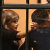 Taylor Swift et son boyfriend Tom Hiddleston tendrement complices dans un restaurant à Nashville le 23 juin 2016.