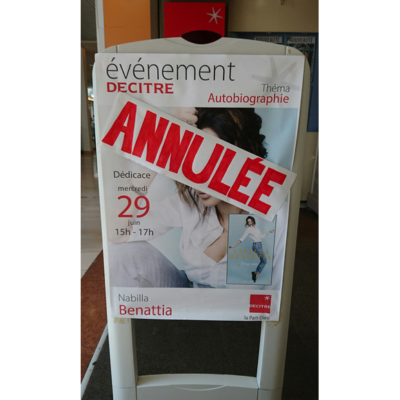 Nabilla, une séance de dédicaces annulée à cause des problèmes de sécurité rencontrés à Besançon. Le 23 juin 2016.