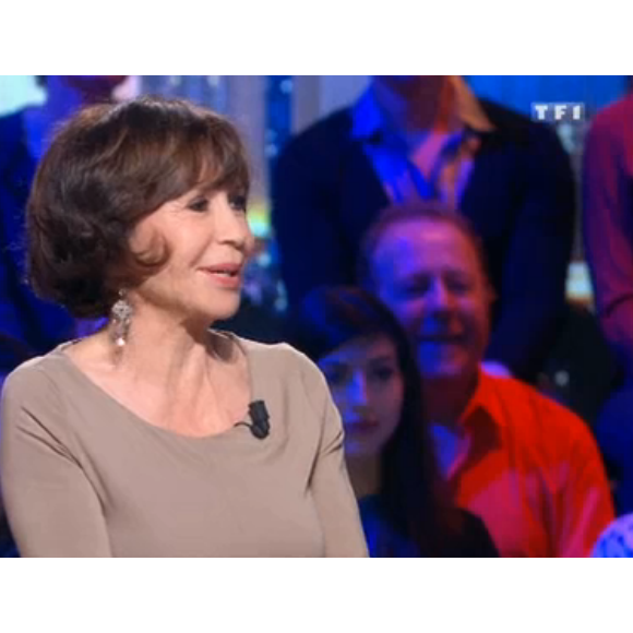 Danièle Evenou parle de chrirurgie esthétique dans Action ou vérité sur TF1, le 24 juin 2016.