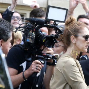 Céline Dion quitte son hôtel parisien pour se rendre à l'AccorHotels Arena où elle a chanté le soir le 24 juin 2016.