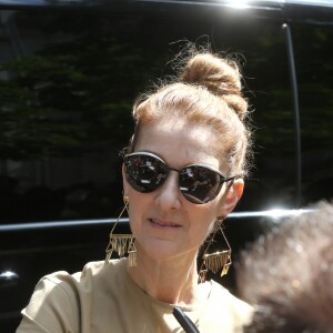 Céline Dion quitte son hôtel parisien pour se rendre à l'AccorHotels Arena où elle a chanté le soir le 24 juin 2016.