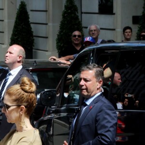 Céline Dion quitte son hôtel parisien pour se rendre à l'AccorHotels Arena où elle a chanté le soir le 24 juin 2016.