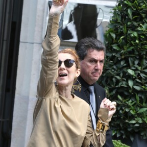 Céline Dion quitte son hôtel parisien pour se rendre à l'AccorHotels Arena où elle a chanté le soir le 24 juin 2016.