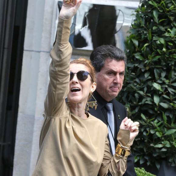 Céline Dion quitte son hôtel parisien pour se rendre à l'AccorHotels Arena où elle a chanté le soir le 24 juin 2016.