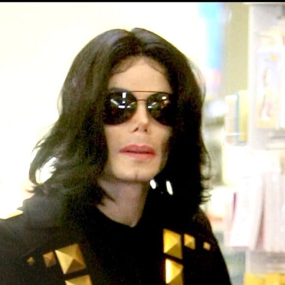 Michael Jackson en shopping avec ses enfants à Beverly Hills le 15 mai 2009