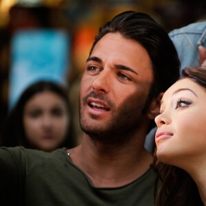 Exclusif - Nabilla Benattia dédicace son livre "Trop Vite" avec son compagnon Thomas Vergara au centre commercial "Merignac Soleil" à Bordeaux, le 26 juin 2016. © Thibaut Moritz-Patrick Bernard/Bestimage