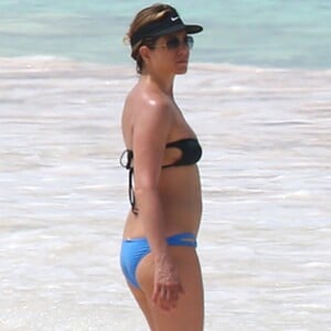 Exclusif - Jennifer Aniston en vacances sur l'île d'Eleuthera aux Bahamas, le 11 juin 2016.