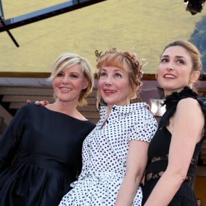 Chantal Ladesou (robe Paule Ka, bijoux Van Cleef & Arpels), Julie Depardieu (robe Paule Ka), Julie Gayet - Montée des marches du film "La fille inconnue" lors du 69ème Festival International du Film de Cannes. Le 18 mai 2016. © Borde-Jacovides-Moreau/Bestimage