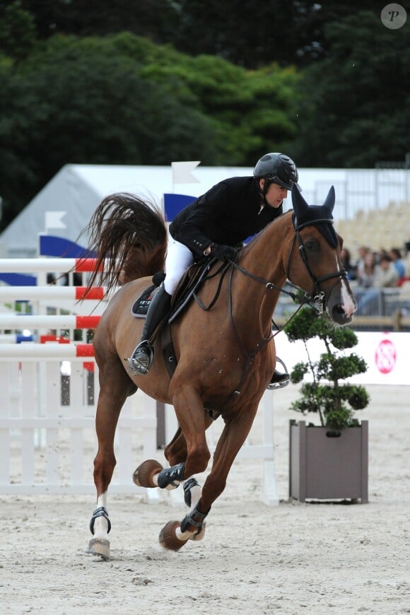 Guillaume Canet sur Sweet Boy d'Alpa - Prix Eiffel Record du saut en hauteur de la ville de Paris / EOS - Longines Paris Eiffel Jumping à la plaine de Jeux de Bagatelle à Paris le 1er juillet 2016. © Pierre Perusseau / Bestimage