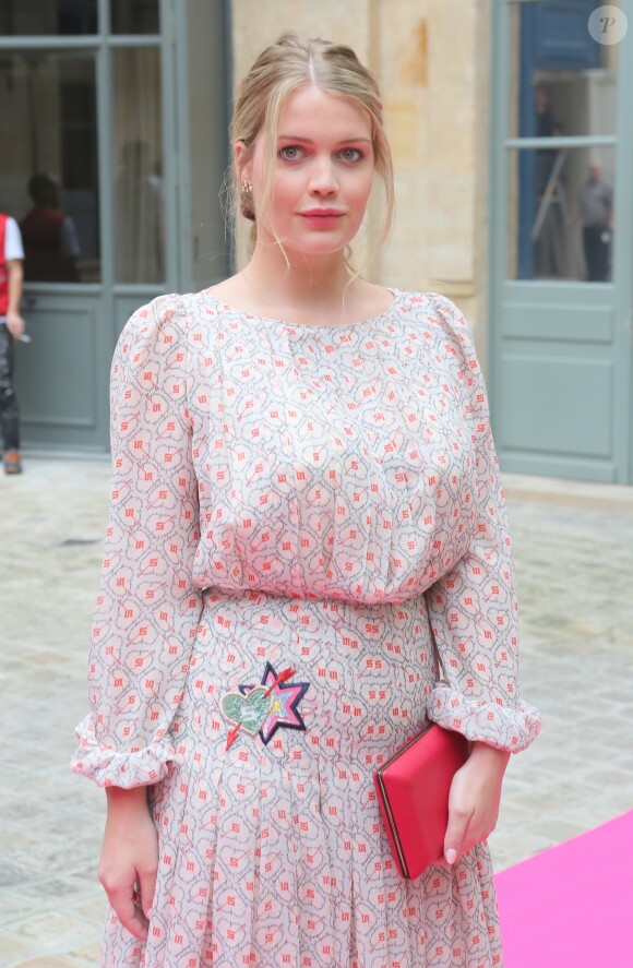 Kitty Spencer - Défilé Schiaparelli (collection haute couture automne-hiver 2016/2017), place Vendôme. Paris, le 4 juillet 2016.