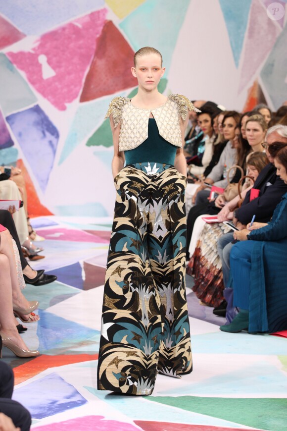 Défilé Schiaparelli (collection haute couture automne-hiver 2016/2017), place Vendôme. Paris, le 4 juillet 2016.