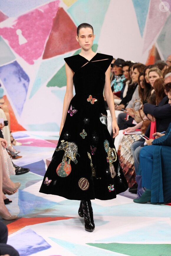 Défilé Schiaparelli (collection haute couture automne-hiver 2016/2017), place Vendôme. Paris, le 4 juillet 2016.