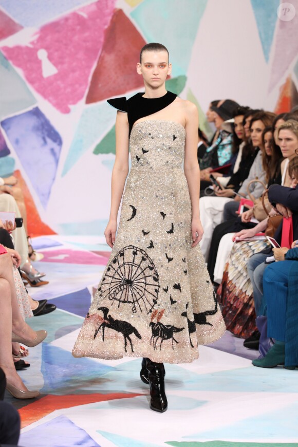 Défilé Schiaparelli (collection haute couture automne-hiver 2016/2017), place Vendôme. Paris, le 4 juillet 2016.