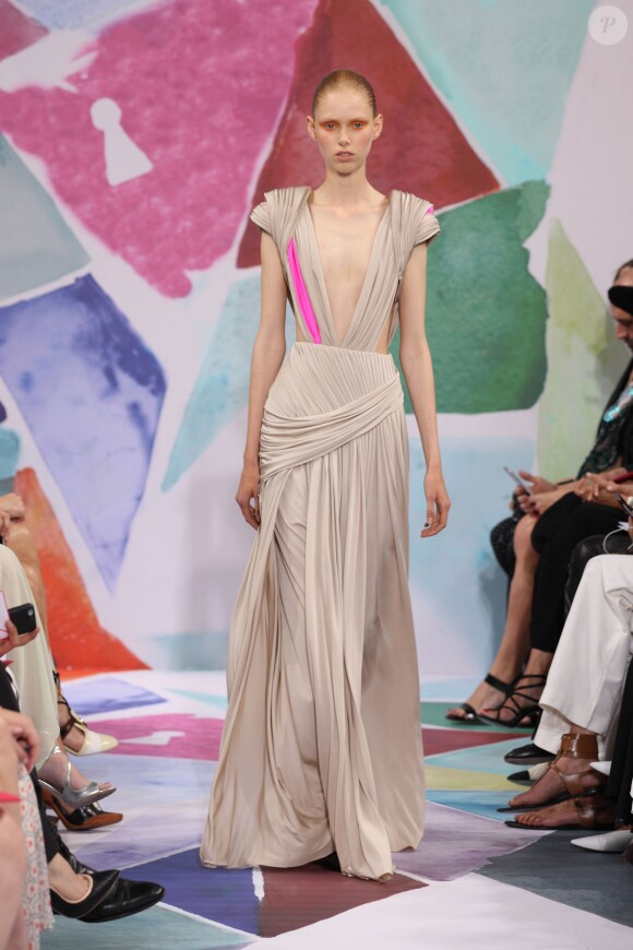 Défilé Schiaparelli (collection haute couture automne-hiver 2016/2017), place Vendôme. Paris, le 4 juillet 2016.