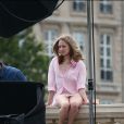 Amanda Seyfried lors d'un shooting photo sur un pont à Paris le 22 juin 2016