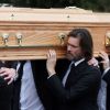 Jim Carrey lors des funérailles de sa compagne Cathriona White, au sein de l'église Our Lady of Fatima dans son village natal de Cappawhite, à Tipperary, en Irlande, le 10 octobre 2015
