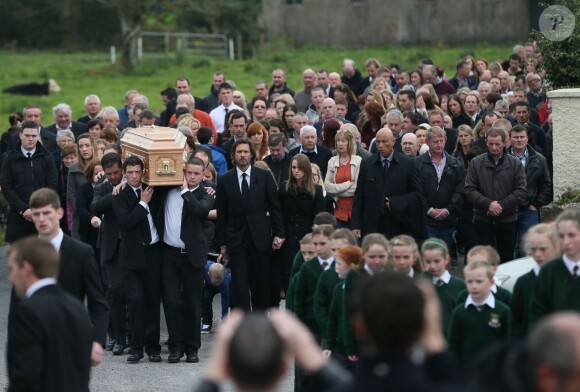 L'acteur Jim Carrey lors des funérailles de sa compagne Cathriona White, au sein de l'église Our Lady of Fatima dans son village natal de Cappawhite, à Tipperary, en Irlande, le 10 octobre 2015