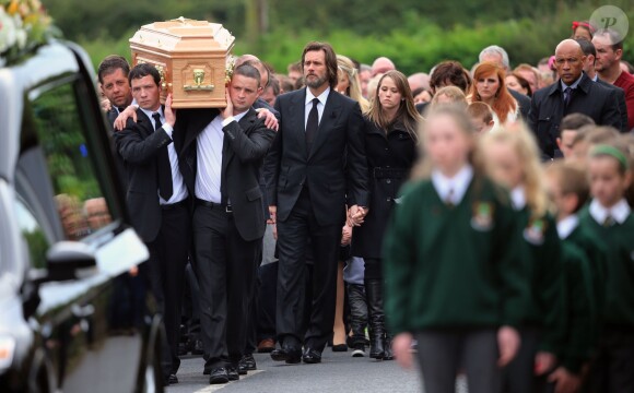 Jim Carrey lors des funérailles de Cathriona White, au sein de l'église Our Lady of Fatima dans son village natal de Cappawhite, à Tipperary, en Irlande, le 10 octobre 2015