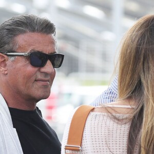 Sylvester Stallone et sa femme Jennifer Flavin arrivent à l'aéroport de Nice avec leurs filles Sophia Rose, Sistine Rose et Scarlet Rose le 5 juillet 2016.