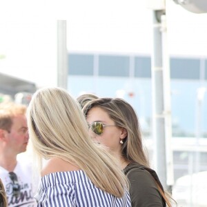Sylvester Stallone et sa femme Jennifer Flavin arrivent à l'aéroport de Nice avec leurs filles Sophia Rose, Sistine Rose et Scarlet Rose le 5 juillet 2016.