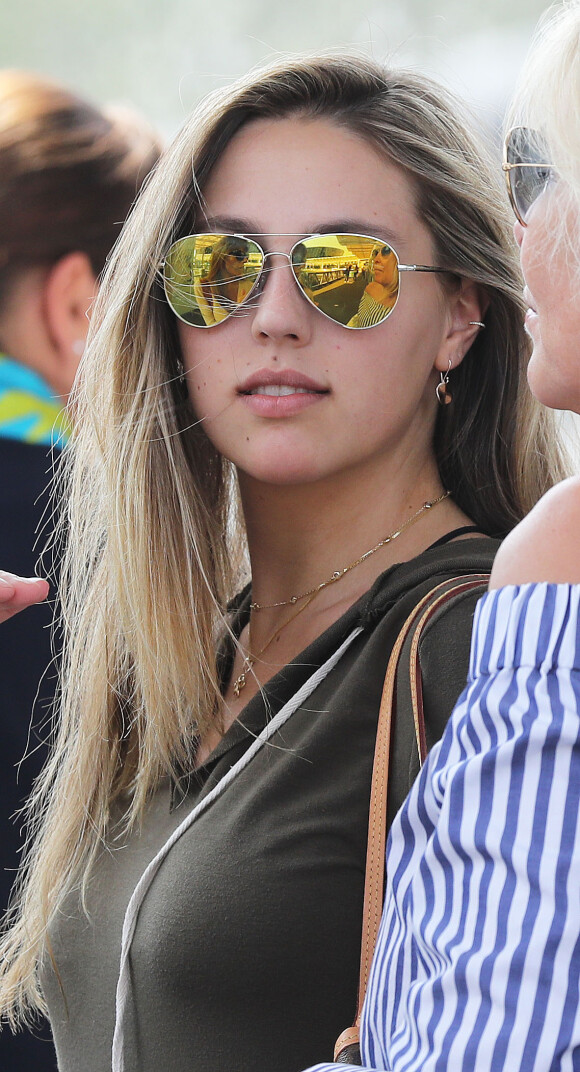 Sophia, 19 ans - Sylvester Stallone et sa femme Jennifer Flavin arrivent à l'aéroport de Nice avec leurs filles Sophia Rose, Sistine Rose et Scarlet Rose le 5 juillet 2016.