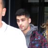 Gigi Hadid et son petit ami Zayn Malik se promènent dans les rues de New York, le 6 juillet 2016  Gigi Hadid and Zayn Malik out and about in New York City, New York on July 6, 2016. The couple wore printed jackets and walked around holding hands06/07/2016 - New York