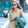 Gigi Hadid se promène dans les rues de New York, le 5 juillet 2016  Model Gigi Hadid is seen out and about in New York City, New York on July 5, 2016. She was wearing a beige crop top with matching shorts with flats05/07/2016 - New York