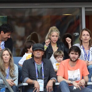 Tonino Mubarak (frère de Shakira), Shakira (compagne Gerard Piqué), son fils Milan, Montserrat Bernabeu (mère de Gerard Piqué) et Joan Pique ( Père de Gerard Piqué) lors des 8ème de finale de l'UEFA Euro 2016 Italie-Espagne au Stade de France à Saint-Denis, France, le 27 juin 2016. © Cyril Moreau/Bestimage