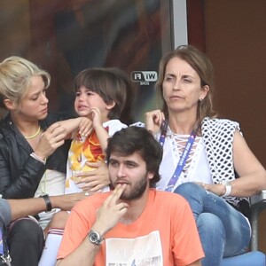 Tonino Mubarak (frère de Shakira), Shakira (compagne Gerard Piqué), son fils Milan, Montserrat Bernabeu (mère de Gerard Piqué) et Joan Pique ( Père de Gerard Piqué) lors des 8ème de finale de l'UEFA Euro 2016 Italie-Espagne au Stade de France à Saint-Denis, France, le 27 juin 2016. © Cyril Moreau/Bestimage