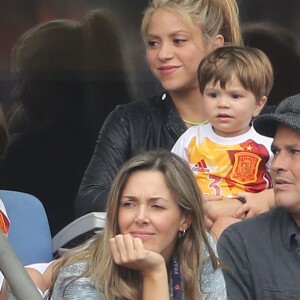 Shakira (compagne Gerard Piqué), ses fils Sasha et Milan lors des 8ème de finale de l'UEFA Euro 2016 Italie-Espagne au Stade de France à Saint-Denis, France, le 27 juin 2016. © Cyril Moreau/Bestimage