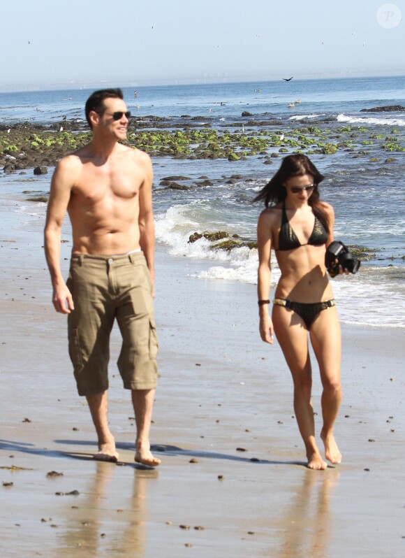 Cathriona White et Jim Carrey à la plage à Malibu le 15 septembre 2012