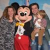 Sébastien Lemoine (du groupe Les Stentors) avec sa femme Olga (enceinte) et leur fils Valentin, au concert des 10 ans de l'association "Tout le monde contre le cancer" à Disneyland Paris. Marne-la-Vallée, le 12 juin 2016.