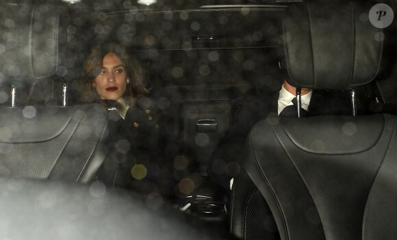 Alexa Chung et son compagnon Alexander Skarsgard ont pris un taxi ensemble à la sortie de la première du film "The Legend of Tarzan" pour se rendre au Groucho Club dans Soho à Londres. Le 5 juillet 2016