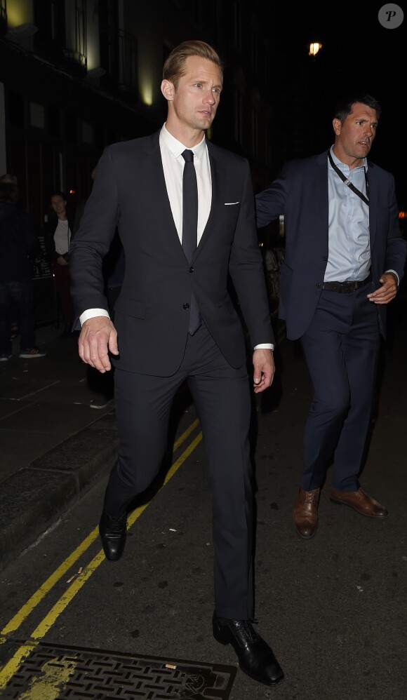 Alexa Chung et son compagnon Alexander Skarsgard ont pris un taxi ensemble à la sortie de la première du film "The Legend of Tarzan" pour se rendre au Groucho Club dans Soho à Londres. Le 5 juillet 2016