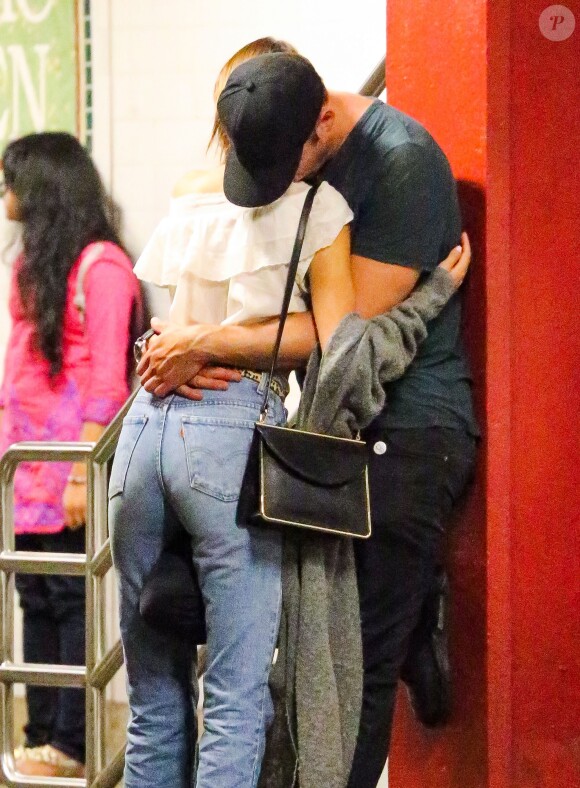 Alexander Skarsgard et Alexa Chung passent une journée romantique dans un jardin botanique à New York, le 30 mai 2015