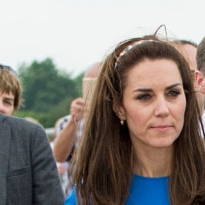 Kate Middleton, duchesse de Cambridge, le prince William, duc de Cambridge, et leur fils, le prince George, assistent au Royal International Air Tattoo à Gloucester le 8 juillet 2016.