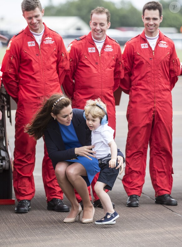 Kate Middleton, Le prince William et leur fils le prince George assistent au Royal International Air Tattoo le 8 juillet 2016. 8th July 2016 Fairford UK Britain's Prince William and Catherine, Duchess of Cambridge take their son Prince George to the Royal International Air Tattoo 2016 at RAF Fairford.08/07/2016 - Gloucester