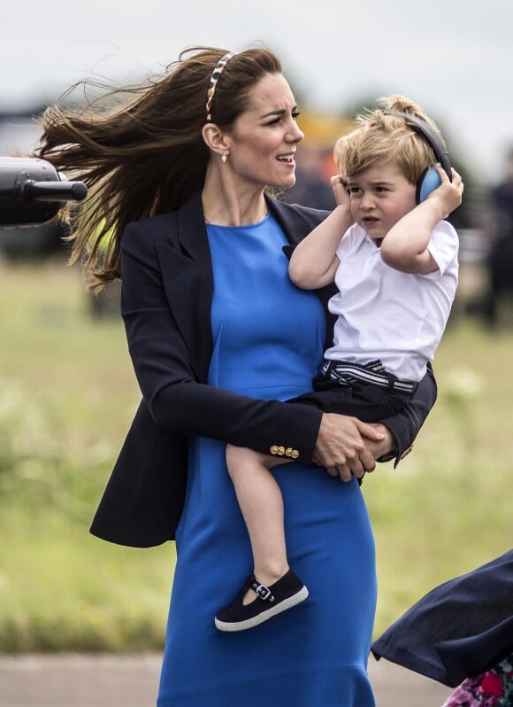 Kate Middleton, Le prince William et leur fils le prince George assistent au Royal International Air Tattoo le 8 juillet 2016.  8th July 2016 Fairford UK Britain's Prince William and Catherine, Duchess of Cambridge take their son Prince George to the Royal International Air Tattoo 2016 at RAF Fairford.08/07/2016 - Gloucester