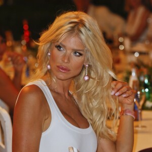 Exclusif - Victoria Silvstedt - 21ème soirée blanche de Christophe Leroy aux Moulins de Ramatuelle le 8 juillet 2016. Quarante photographies du célèbre David Hamilton sont exposées aux Moulins de Ramatuelle. Elles seront visibles jusqu'au 15 septembre 2016. © Rachid Bellak / Philippe Doignon / LMS / Bestimage