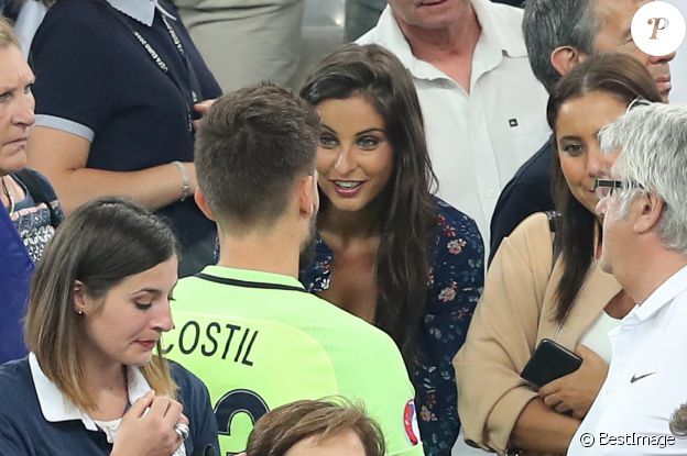 Exclusif - Benoît Costil et Malika Ménard complices à la fin du match de l'UEFA Euro 2016 Allemagne-France au stade Vélodrome à Marseille, France le 7 juillet 2016. © Cyril Moreau/Bestimage