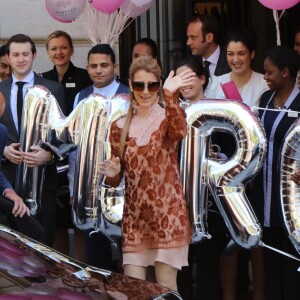 L'hôtel Royal Monceau remercie Céline Dion pour son séjour avec un énorme bouquet de ballons à Paris le 9 juillet 2016.