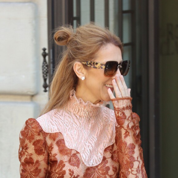 L'hôtel Royal Monceau remercie Céline Dion pour son séjour avec un énorme bouquet de ballons à Paris le 9 juillet 2016.