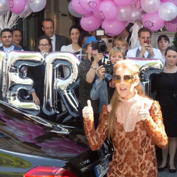 L'hôtel Royal Monceau remercie Céline Dion pour son séjour avec un énorme bouquet de ballons à Paris le 9 juillet 2016.
