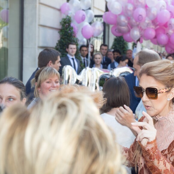 L'hôtel Royal Monceau remercie Céline Dion pour son séjour avec un énorme bouquet de ballons à Paris le 9 juillet 2016.